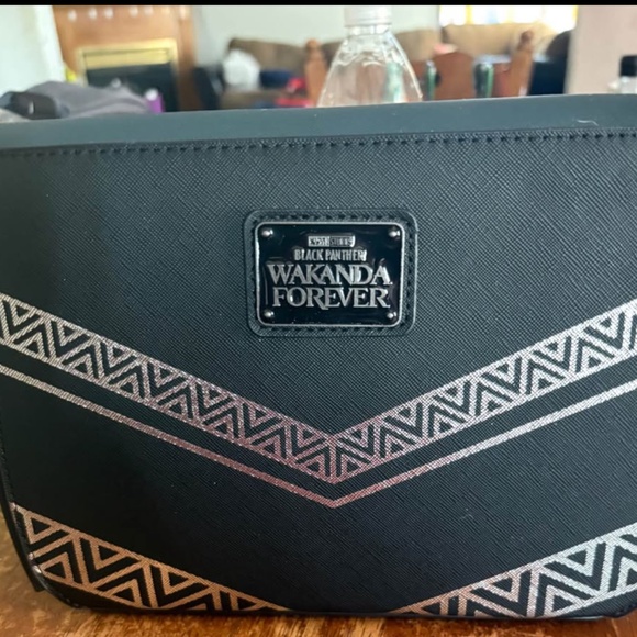 Cross body - Picture 4 of 4